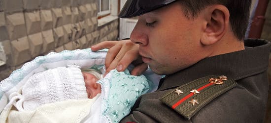 Материальная помощь военнослужащим по контракту